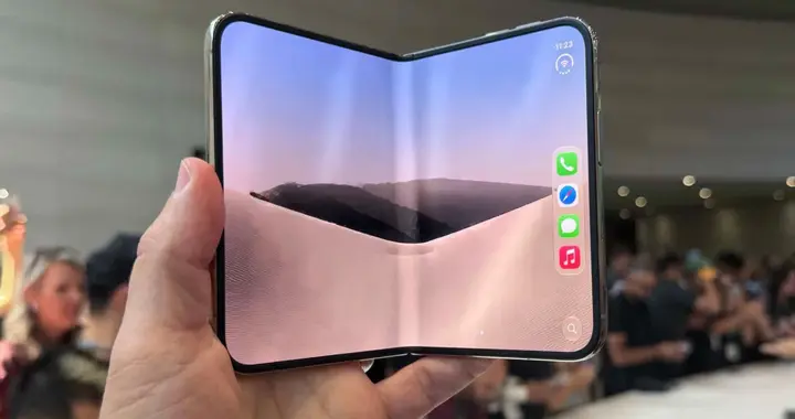 苹果折叠真机来了！iPhone Duo初步上手：2T卖26499元，折痕真明显