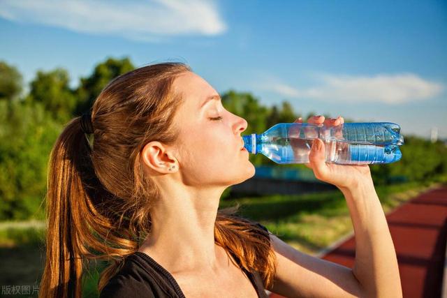 掌握8个喝水时间段，有效提升减肥速度
