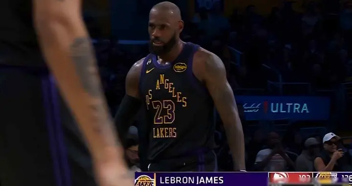 伟大！31+10+9，詹姆斯打出满分表现，为了孩子出场放弃三双数据