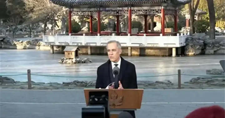 美国严防死守没用！加拿大主动撕开防线，给中国送上三重厚礼