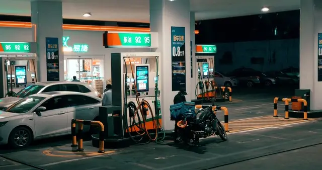 兵败如山倒？加油站现在状况已证明，油车真是越来越没活路了！