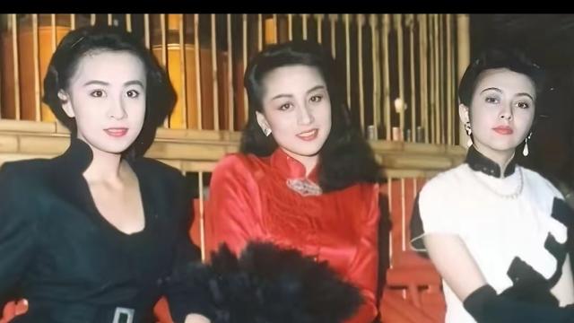 庄里靓女：三位美女都已经年过半百了，大家