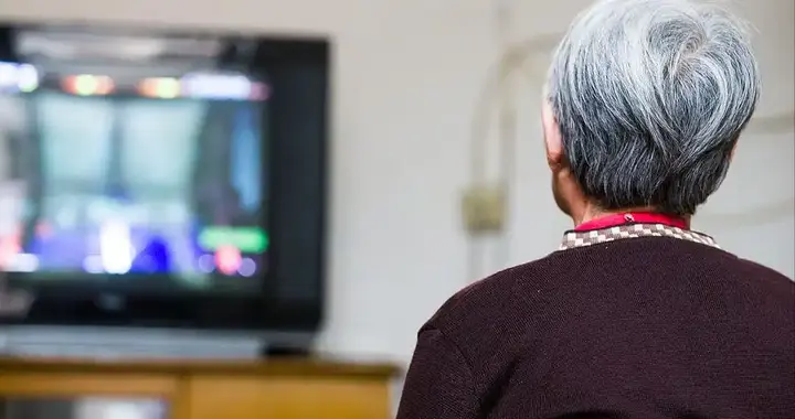 医生提醒：有肺气肿的人，宁可在家看电视，也不要去做这5件事