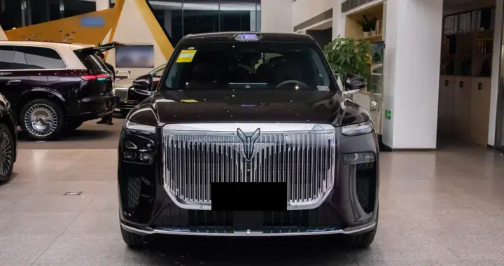 这气场这颜值，岚图泰山不愧是旗舰级SUV，车身长度超5.2m