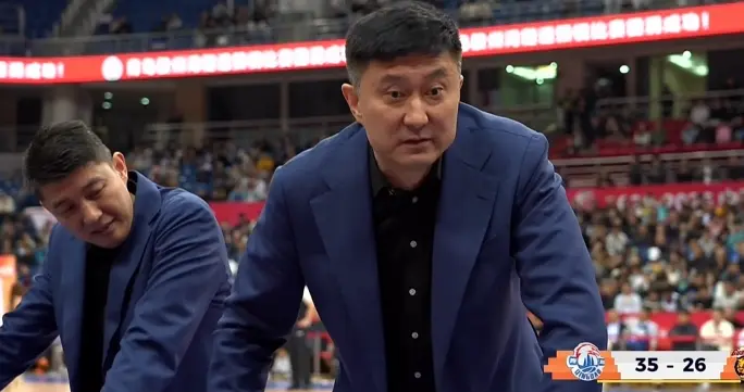 广东男篮死里逃生！16分逆转青岛，看看专家怎么说 杜锋奇阵立大功