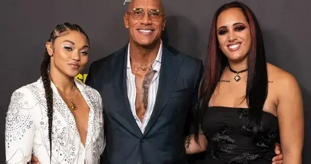 巨石强森女儿官宣恋情，女友也是摔角手，甜蜜直呼“我太幸运了”