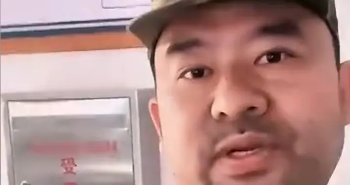 退伍军人借厕所被拒续：保安更多恶行曝光，领导惨背锅，结局解气