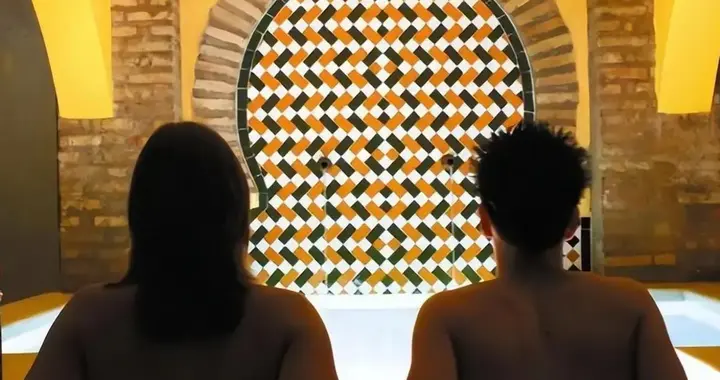 德国混浴要求一丝不挂？男女混浴还可以治病，但是只需要花41欧