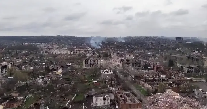 真没法打了，泽连斯基称俄军八倍兵力决战，乌军只剩一条死亡走廊