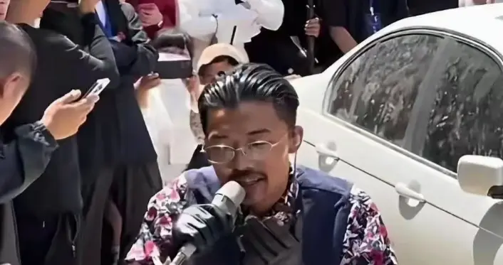 曾一夜成名，日入百万的郭有才，如今泡沫破碎，他过得如何？