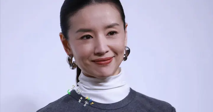 送走儿子7月, 董洁高调官宣喜讯，小腹凸起状态回春 让内娱刮目相看
