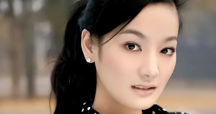 她奉子成婚却流产至今无子，前夫再娶小13岁娇妻，已是3个娃的爹