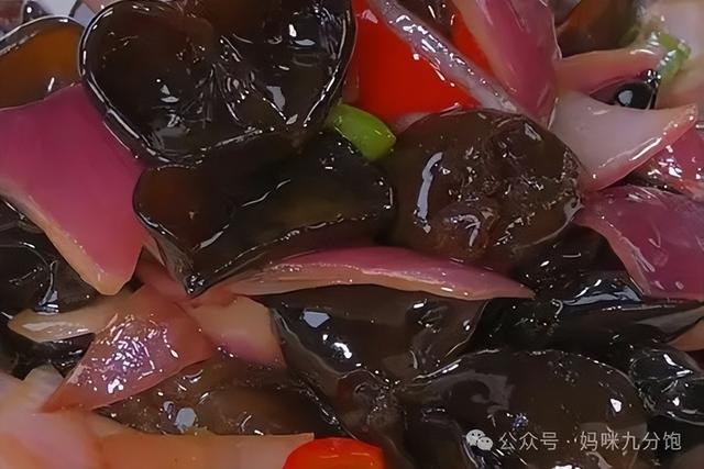 它是“天然降压菜”，正大量上市，实惠营养，2天吃1次，降压抗菌