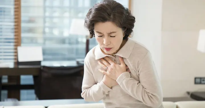 51岁女子冠心病去世！深浅按时服药，教授叹息：是3个习惯害了她