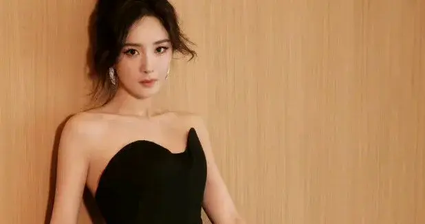 明星中的明星！大幂幂不是白叫的，嘎嘎好身材大秀S型曲线！