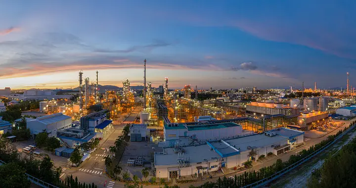 地缘风暴王者！东华能源凭硬核实力，独揽战争红利，业绩一飞冲天