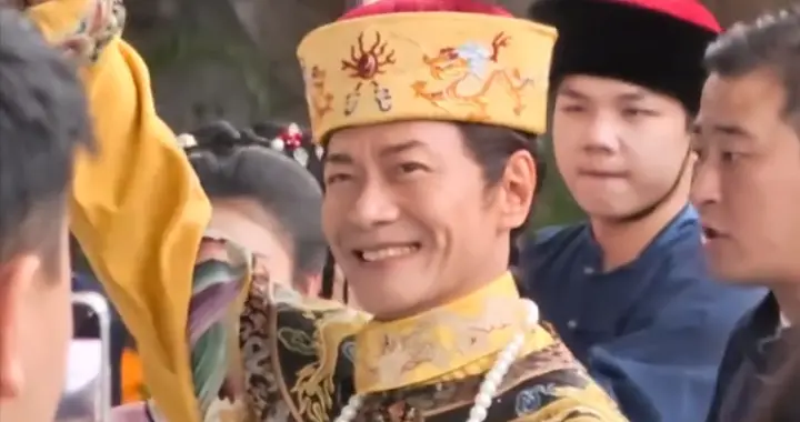 长假名场面！TVB演员加班打工，62岁江华再就业，79岁罗家英更卷