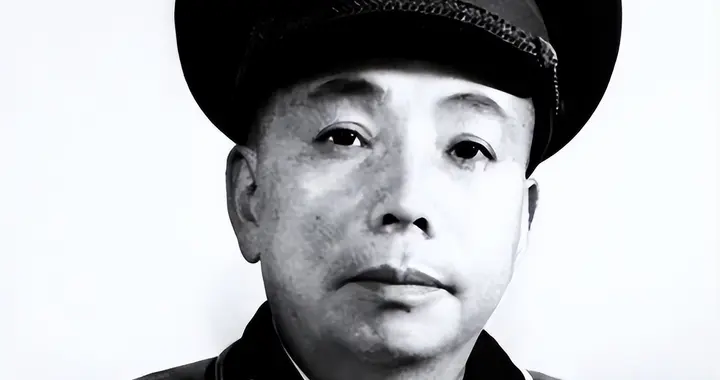 他曾为了军衔不停地给毛主席写信，谁劝都不听，最终上将降为中将