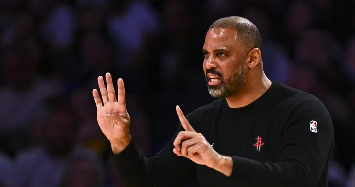 格林背锅两年，火箭问题究其原因是乌度卡，如何改变球员定位？