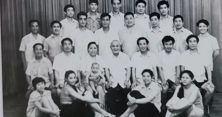 杨志刚尊师重道之师恩永驻。