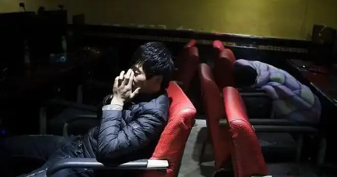 销量暴跌15%，三巨头也扛不住，让成年人上瘾的玩具崩盘了！