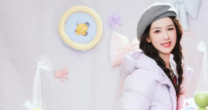 陈都灵新鲜全屏壁纸，冬日甜美少女穿搭，美腿吸睛。