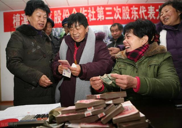 2025年养老金调整最新消息！每月3000元能涨多少钱？有人拿150元