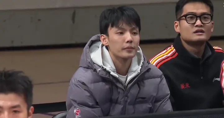 CBA：胡明轩14分取胜，徐杰缺阵外援爆发，廖三宁空砍17+9