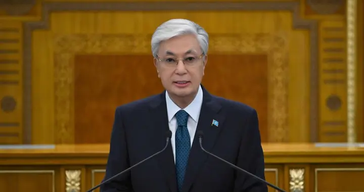 托卡耶夫隐忍7年，趁着普京无力东顾，一举挖掉了国内亲俄派的根