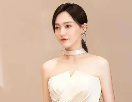 唐嫣：大方美丽