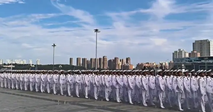 大连舰艇学院，阅兵凯旋归来，一秒都不用剪，嘎嘎帅！