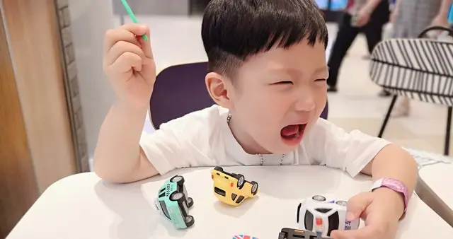 带娃累到哭？试试这招，偷偷给自己充个电