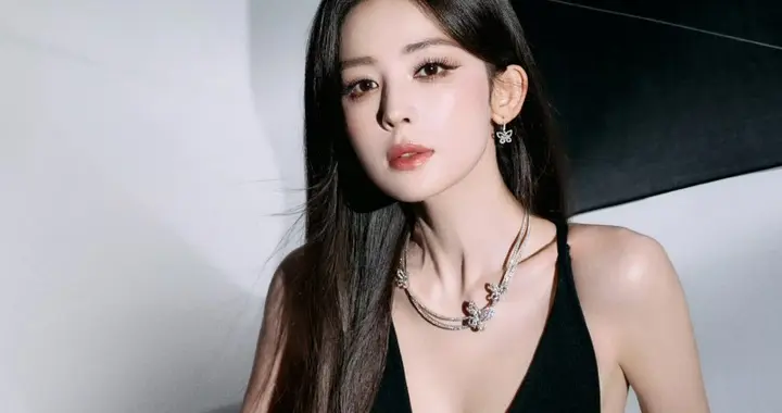 古力娜扎吊带美背大长腿