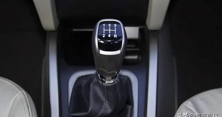 手动挡车，停车后挂空挡还是挂1挡？