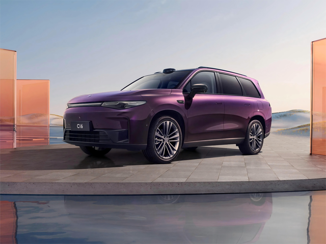 零跑也推一口价！最火的6座SUV只要不到12万