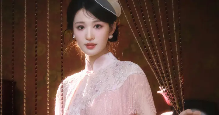 谁懂！王楚然浅粉流苏旗袍美得温婉入骨