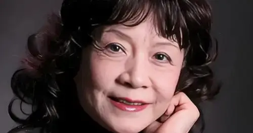 与庄则栋离婚，净身出户后，她至今未嫁，如今儿子早已成她的骄傲