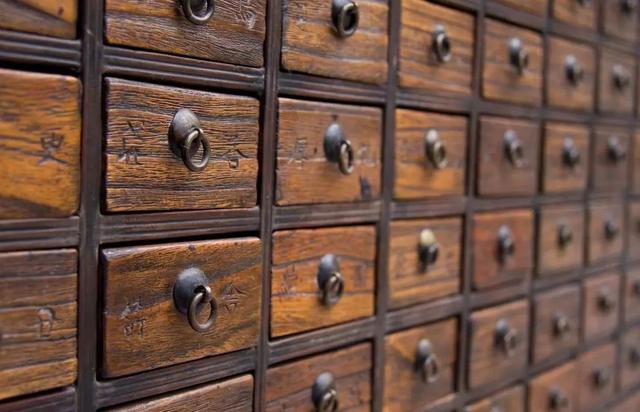 脱发，是身体出现了问题，身体好了，头发自然就长出来了！