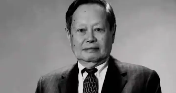 杨振宁遗体告别仪式，翁帆站家属位满脸悲伤，知情人曝离世前细节