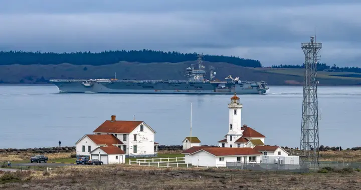 美国赢了？维持11艘航空母舰装备，五角大楼：尼米兹号推迟退役