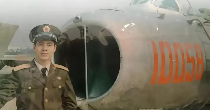 1990年我回家探亲，遇恶邻提斧堵门，却不知他砸来了我的一世姻缘