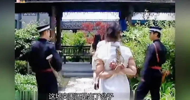 旗袍情报组待出情报瞬间封楼 浴血突闯终归落入押送队掌控