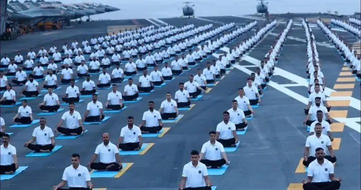 莫迪扬言印度航母名字让巴基斯坦夜不能寐，靠瑜珈吗？