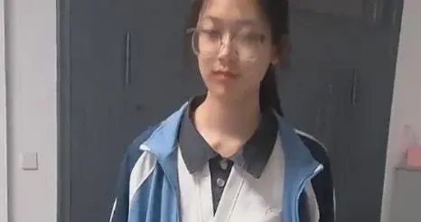 “看这表情就是男的送的！”初中女儿晒超长蛋挞，母亲还全然不知