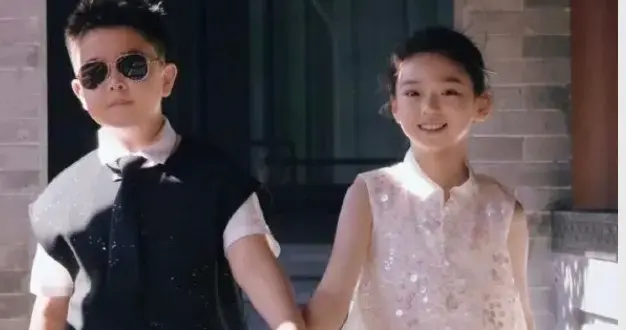 朵朵听闻与小酒窝轩轩“指腹为婚”当场泪崩，纯真童心惹人心疼