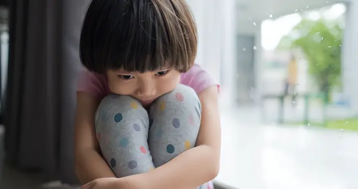 穷人家孩子挨了多少冤枉打？平庸的父母，在孩子身上找到了权力感