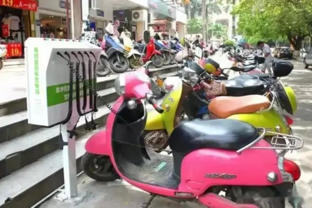 今天才知道！电动车“每天充”和“用完再充”，哪个可能会伤电池