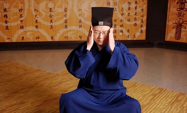 “道长”李一：水下闭气2小时，徒手通电治百病，7天学费36000