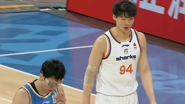 曼巴谈球：周琦被王哲林完爆，北京外援被上