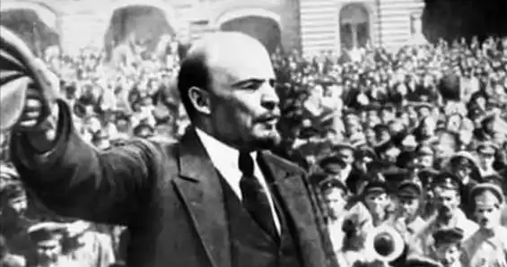 1963年500名黑人冲进红场闹事，苏联人一个决定改变了俄罗斯60年